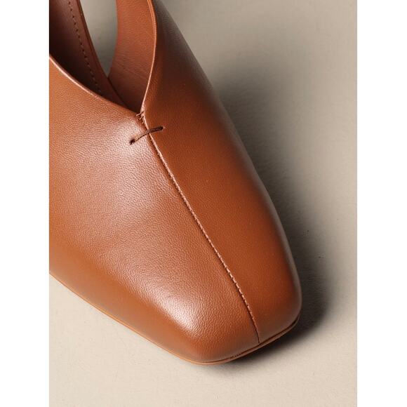 Salvatore Ferragamo Chunky-Heel Sloane 85MM Pumps - Picture 8 of 16